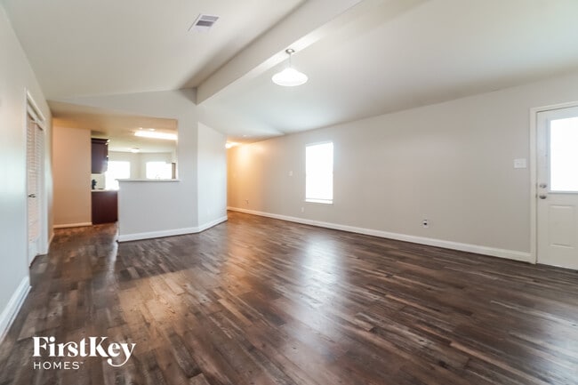 Photo - 1001 Walnut Ln