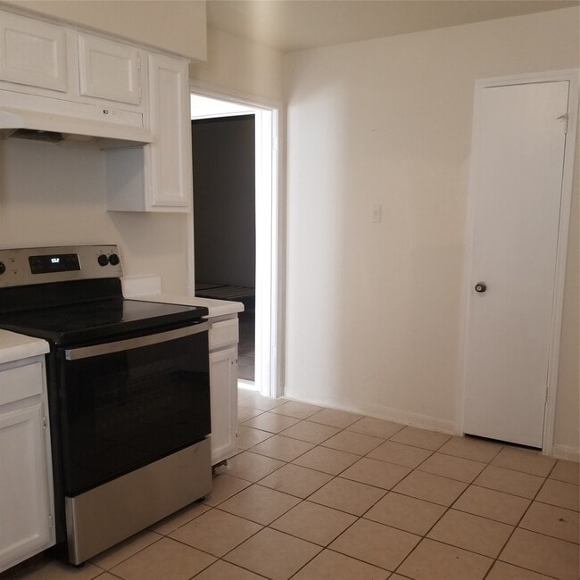 Photo - 6342 Gladewell Dr