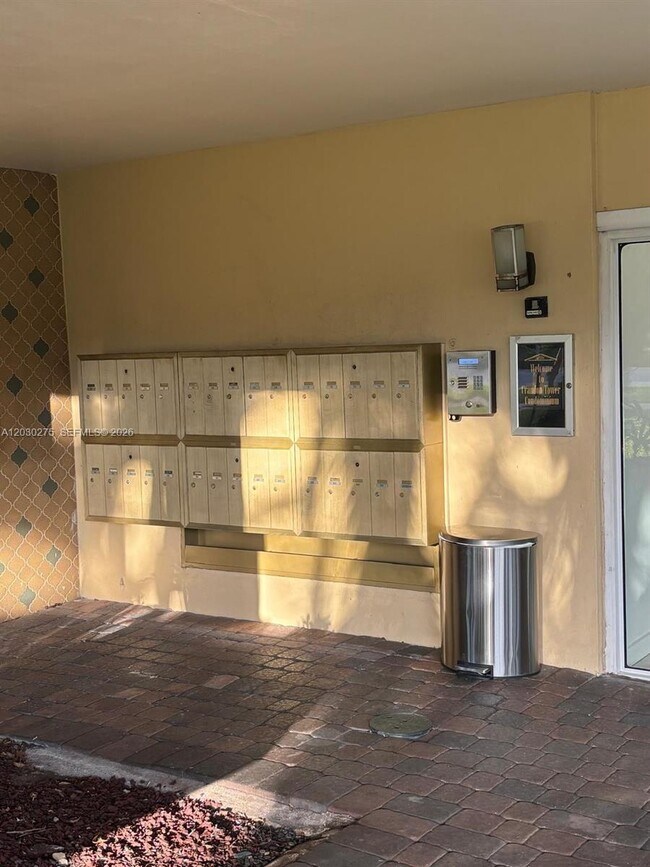 Photo - 555 Crandon Blvd Unit 43