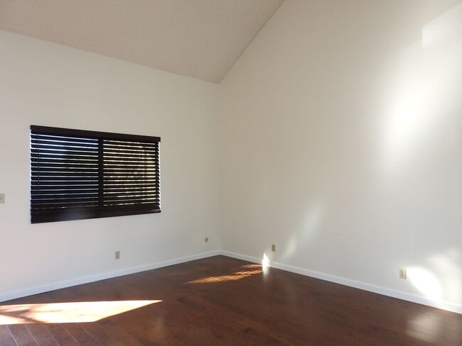 Photo - 2108garn Unit C