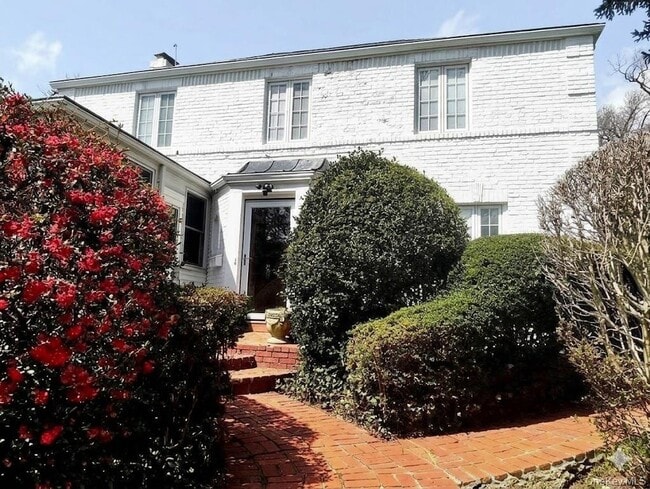 Building Photo - 64 Old Pond Rd