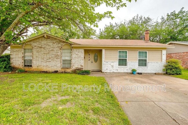 Building Photo - 812 E Prairie View Rd