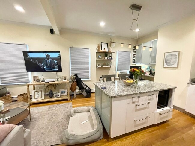 Photo - 174 Bolton St Unit 2