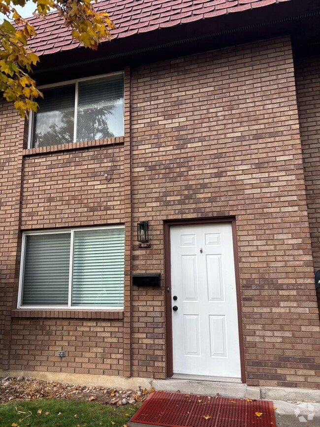 Building Photo - Willow Tree Condo For Rent - Amazing Locat...