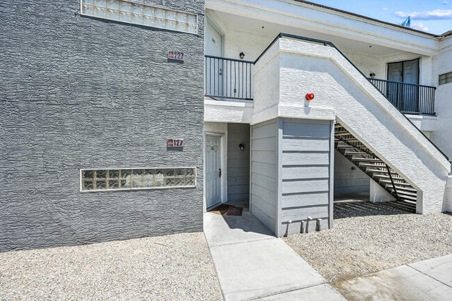 Building Photo - 3065 N 67th Ave Unit Apt 203