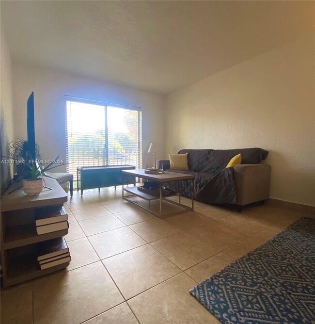 Photo - 445 SW 11th St Unidad 107