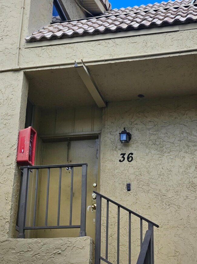 Building Photo - 8401 W Sample Rd Unit 36