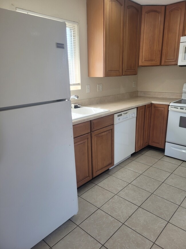 Photo - 301 N Greenbriar Rd