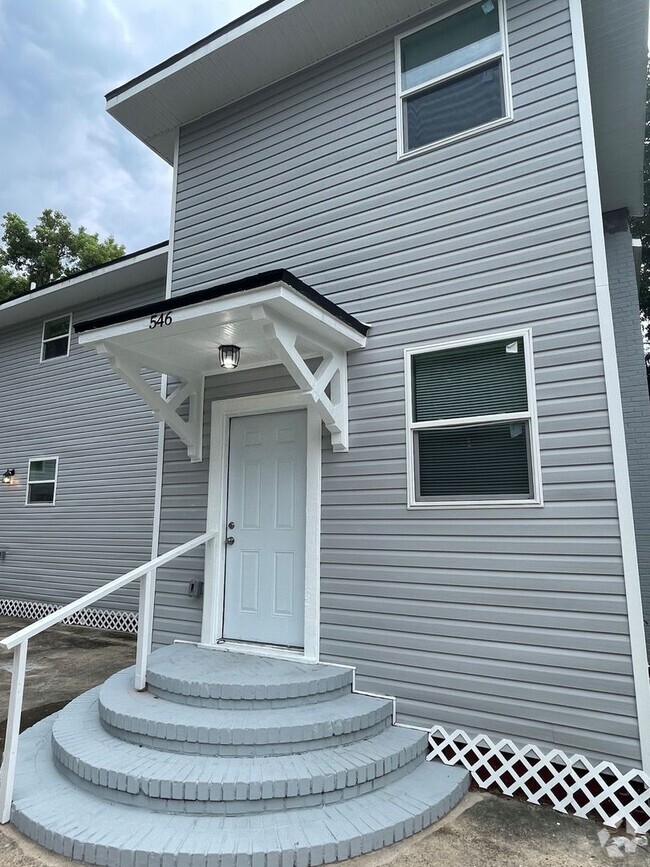 Building Photo - Duplex with Garage Apartment Unit 546 W 25th Street