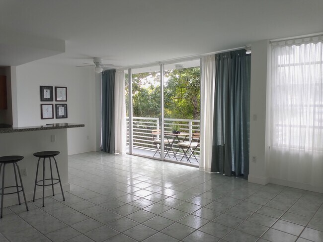 Balcony - 7800 Carlyle Ave Unit 2