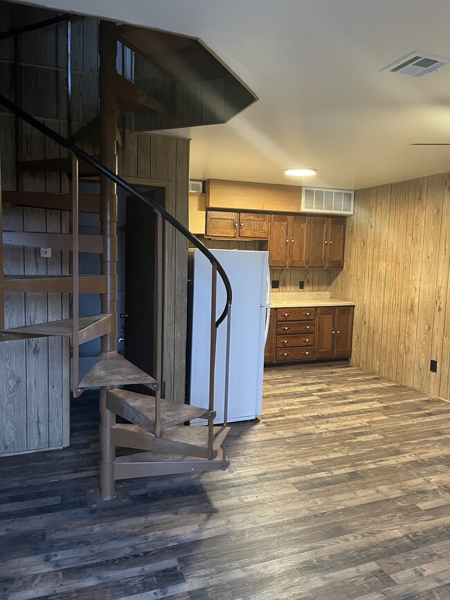 Building Photo - 229 N Duncan St Unit 1