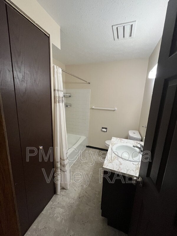 Photo - 1516 W Market St Unit 11