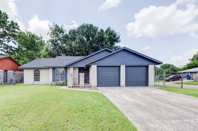 Building Photo - 2035 Deerhurst Ln