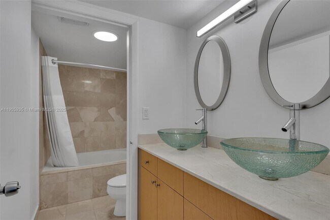 Photo - 2560 Tigertail Ave Unit 14