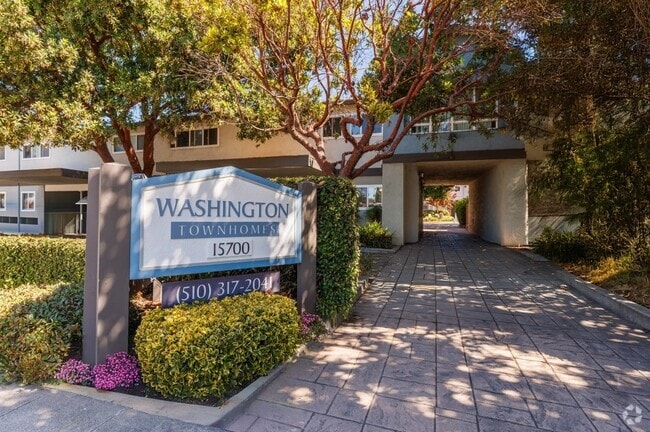 Building Photo - Washington Townhomes