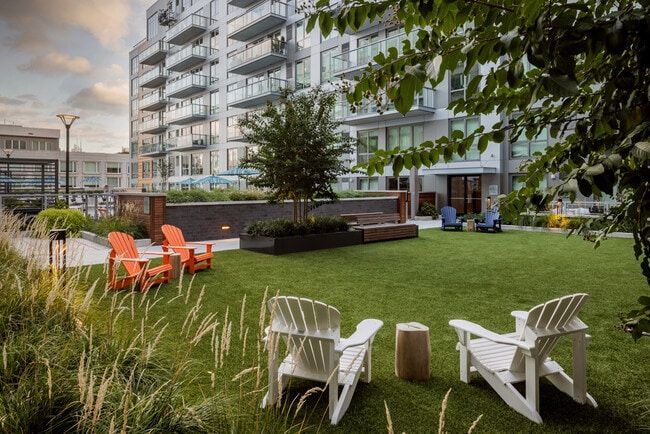 RiverHouse 9 at Port Imperial