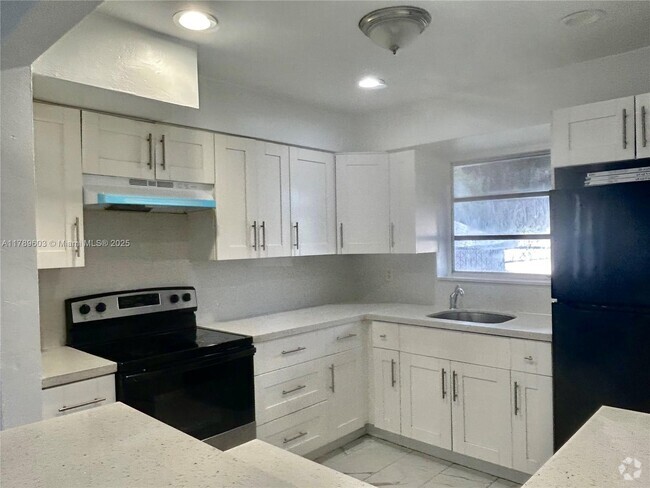 Building Photo - 2846 Fletcher St Rental