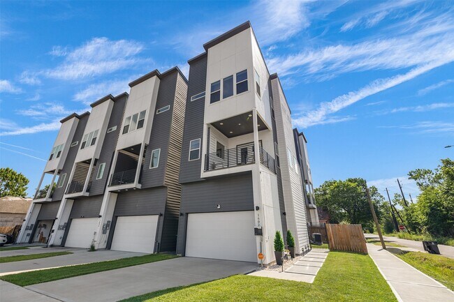 Photo - 1602 Mary St