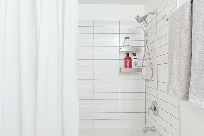 Photo - 1249 Granville St