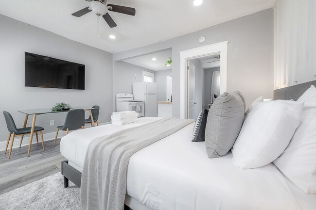 Photo - 517 W Idlewild Ave Unit ID1053146P