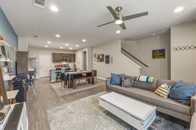 Photo - 6814 E Riverside Dr