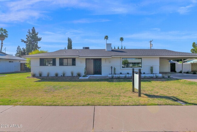 Photo - 501 W Seldon Ln