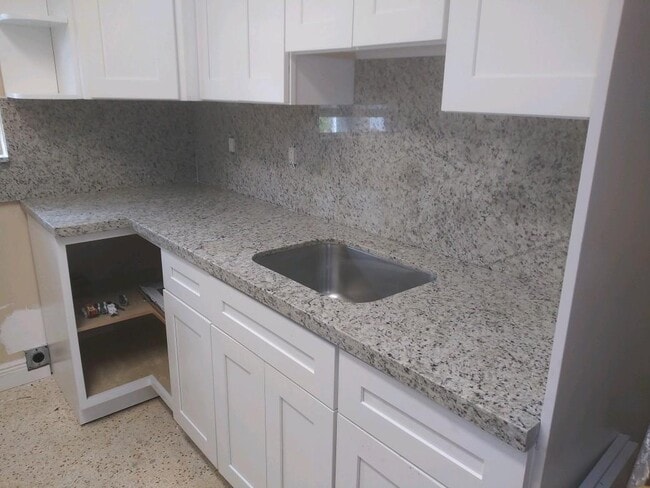 Building Photo - 7321 NW 35th St Unit #3