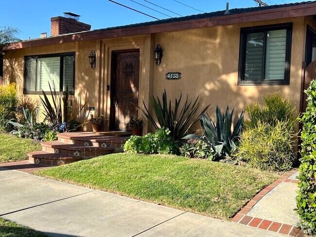 Building Photo - 4135 S Norton Ave Rental