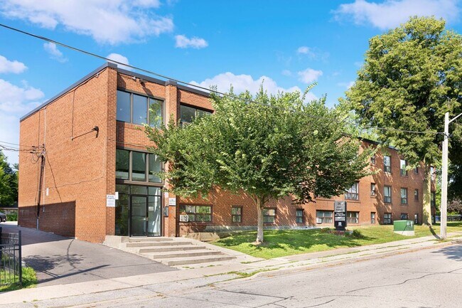 Building Photo - Albert Apartments