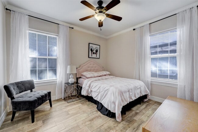 Building Photo - 9007 Beverly Hill St