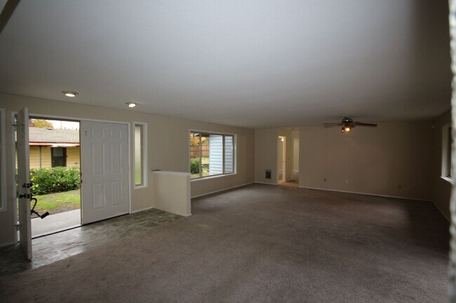 Photo - Spacious 3 bedroom, 2 bath home in Northea...