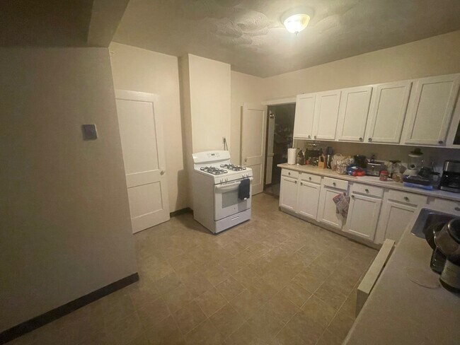 Building Photo - 10 Pinkham Rd Unit 2 Rental