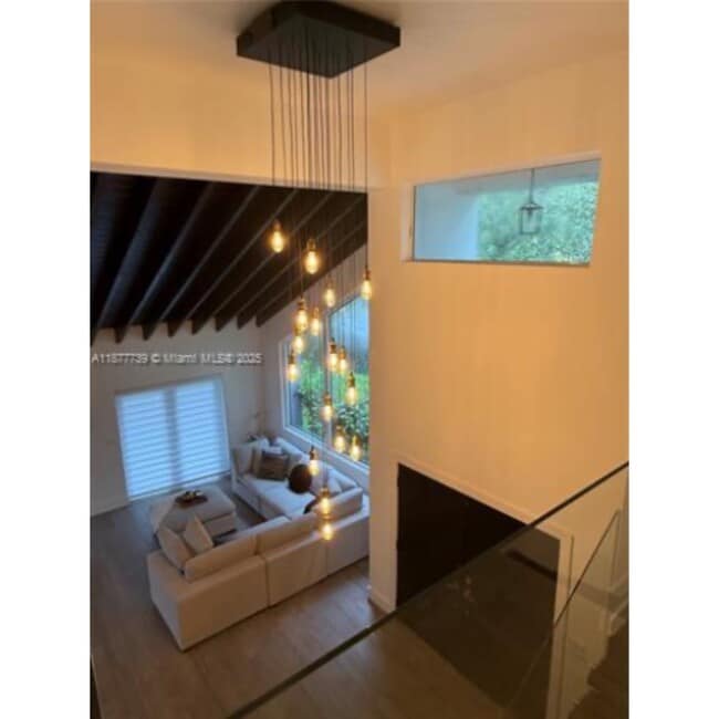 Photo - 3231 Salzedo St