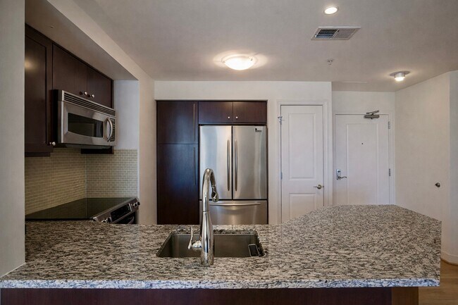 Photo - 675 S President St