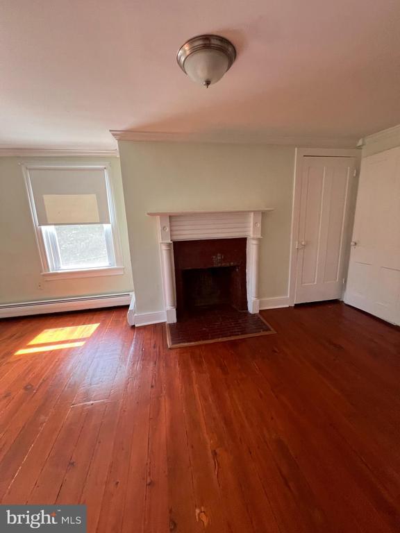 Photo - 704 W Washington St