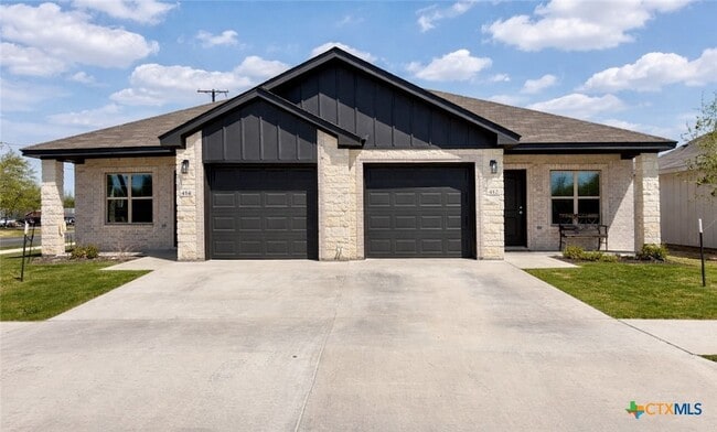 Photo - 414 W Avenue C