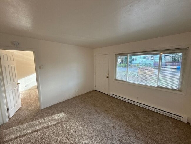 Photo - 235 Kearney St S