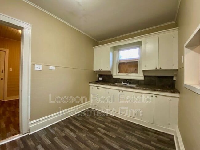 Photo - 636 W 72nd St