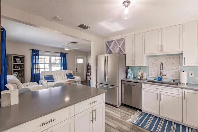 Photo - 688 Constance Rd