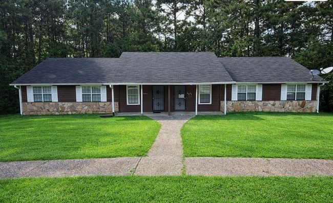 Building Photo - 8483 Pineland Dr Unit 8481 Pineland Dr