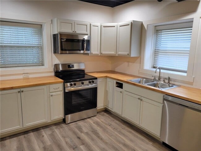Building Photo - 3495 Tulip Dr Rental