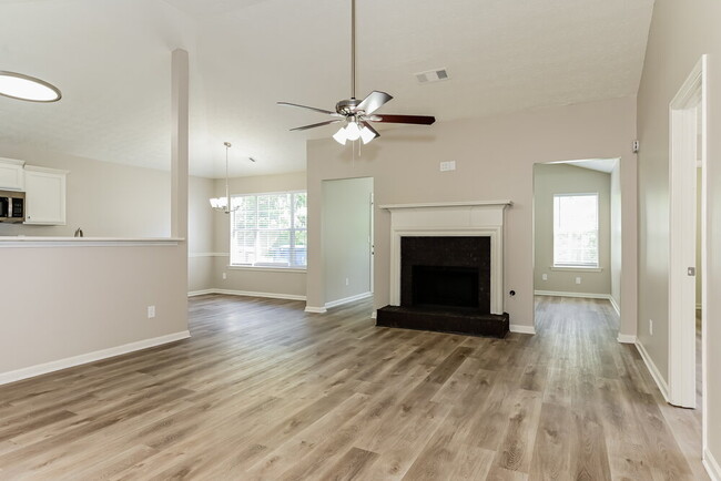 Photo - 1825 Courtyard Ln