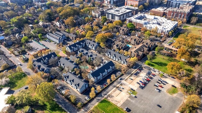 Photo - 505 N Graham St