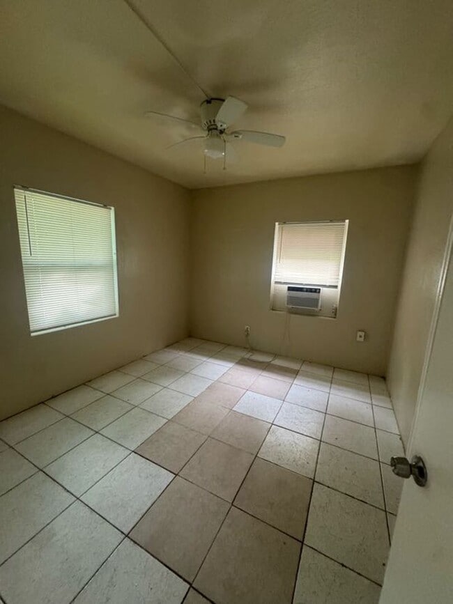 1416 NW 4th St