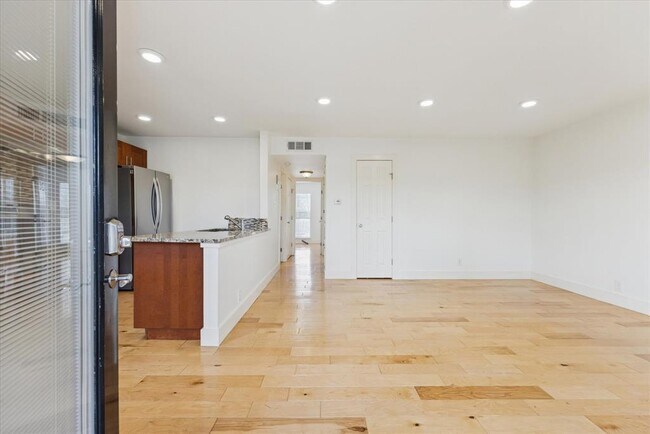 Photo - 5820 Berkman Dr Unit 203