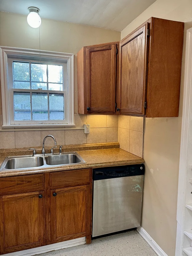 Photo - 3682 Glencairn Road