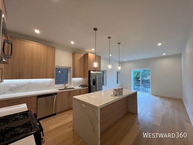 Building Photo - 2042 W Washington Blvd Unit #1E Rental