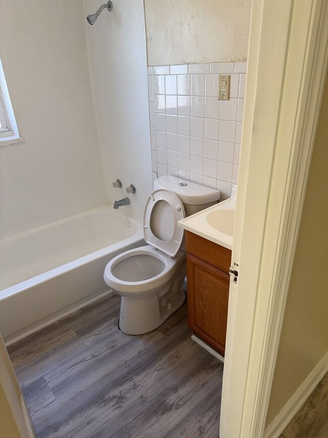 Photo - 238 E Beechwood Ave Apartment Unit 1