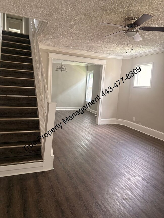 Photo - Spacious 5 Bedroom Home with Large Backyard & In-Unit Washer/Dryer