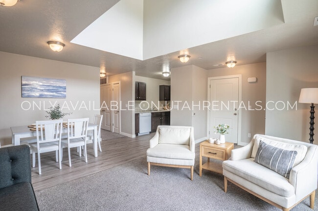 Photo - 1936 N Geneva Rd Unit 302